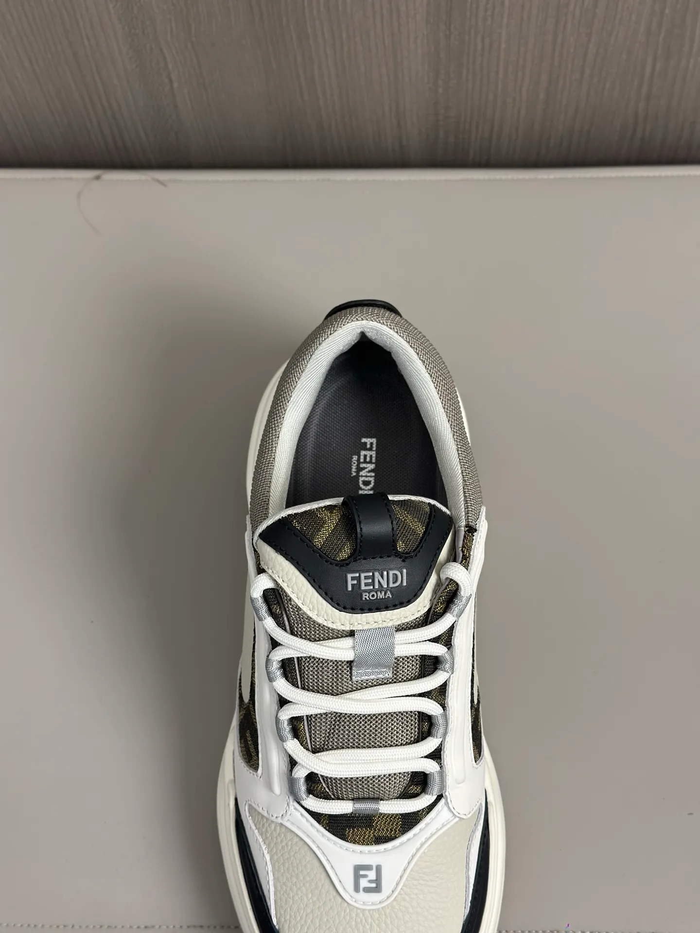 [FENDI] Fendi men's shoes 💰780💰 - High-end quality original casual sports shoes - Upper: Nappa calfskin, pebbled calfskin, tongue and heel; injection molded brand logo plastic module - Lining: brand canvas - Outsole: ultra-light T men's shoes 💰R foam rubber; molded outsole - Super high quality control, fine workmanship: highlighted (high-end, luxury, grade) -Size :39-44 (38, 45, can be customized)